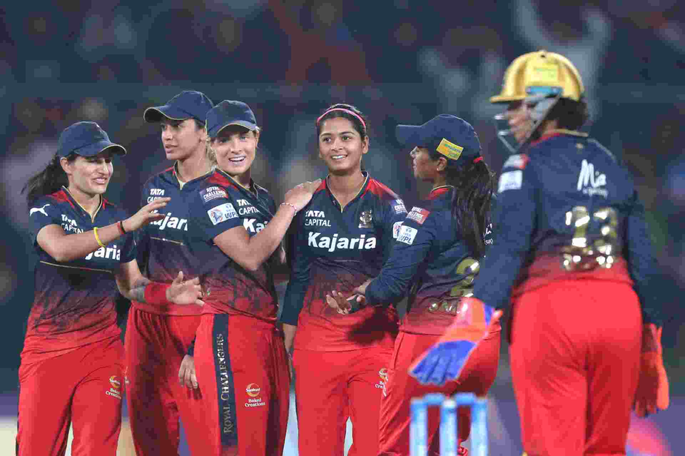 WPL 2024_ RCB Women beat Delhi Capitals women in WPL 2024 final _ Walking Wicket (©rcbtweets_Twitter)