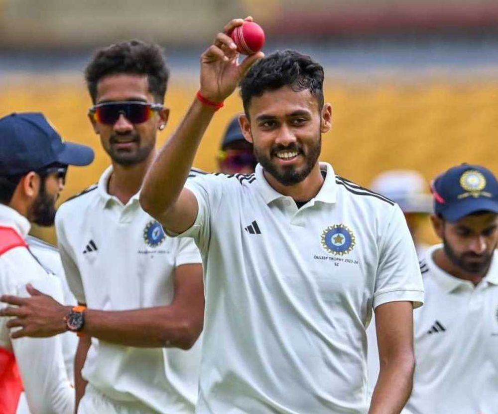 Vidwath Search Results Quick Search Site Files Files in Site Files Duleep Trophy 2023_ Vidwath Kaverappa took 7 wickets in 1st innings against West Zone; South Zone will Duleep Trophy _ Walking Wicket (Images_ ©Agastya_45_Twitter)