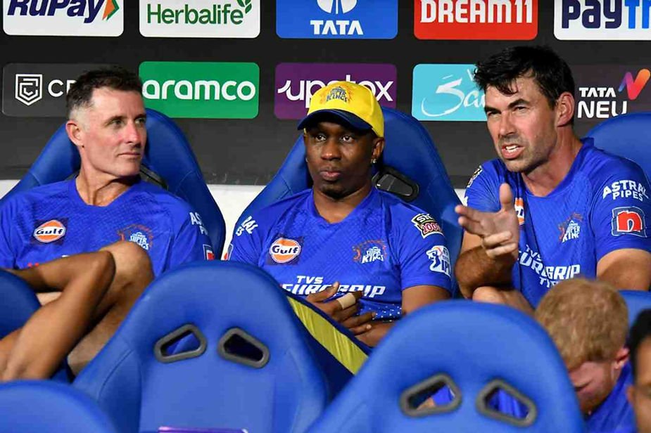 IPL 2023: Mike Hussey, Dwayne Bravo and Stephen Fleming chatting in the CSK dugout _ Walking wicket (Images_ ©IPL_Twitter)