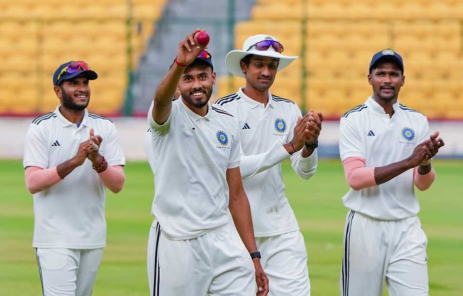 Duleep Trophy 2023_ Vidwath Kaverappa took 7 wickets in 1st innings against West Zone; South Zone will Duleep Trophy  _ Walking Wicket (Images_ ©IDCForum_Twitter)