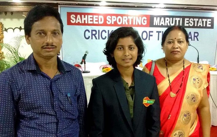 Sushree Dibyadarshini Pradhan received Saroj Mahasuara Memorial Award for the upcoming cricketer of the year 2015.