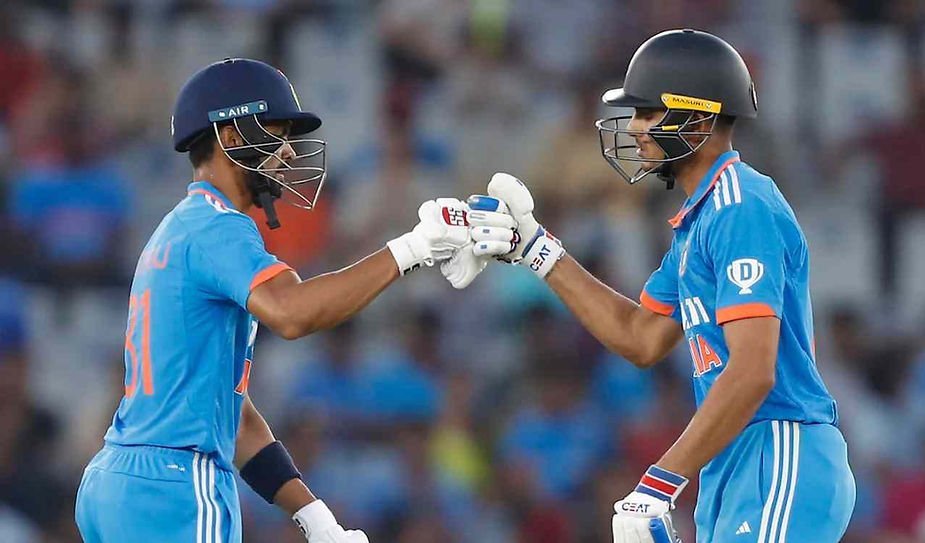 India vs Australia, 1st ODI_ Shubman Gill-Ruturaj Gaikwad added 143 runs for opening wicket against Australia _ Walking wicket (Images_ ©BCCI_Twitter)