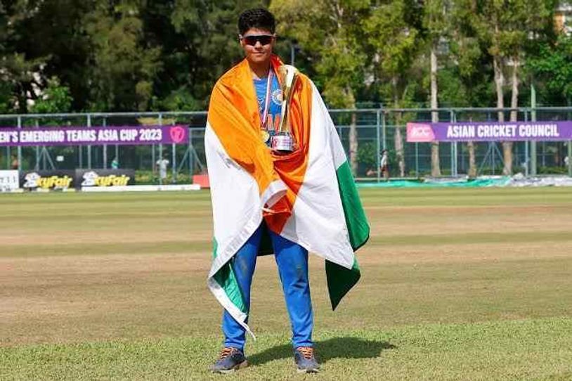 Kashwee Gautam was sold to Gujarat Giants Women in WPL 2024 Auction _ Walking Wicket (Photo_ ©X_Twitter)