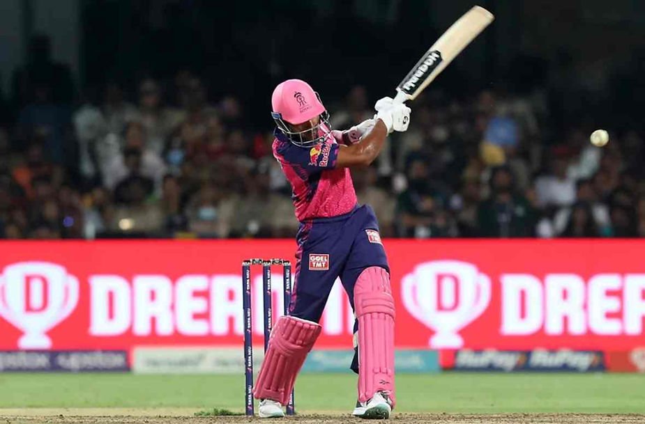 IPL 2023, RCB vs RR, Top Performances_ Dhruv Jurel's 34 off 16 goes in vain as RCB beat RR _ Walking wicket (Images_ ©IPL_Twitter)