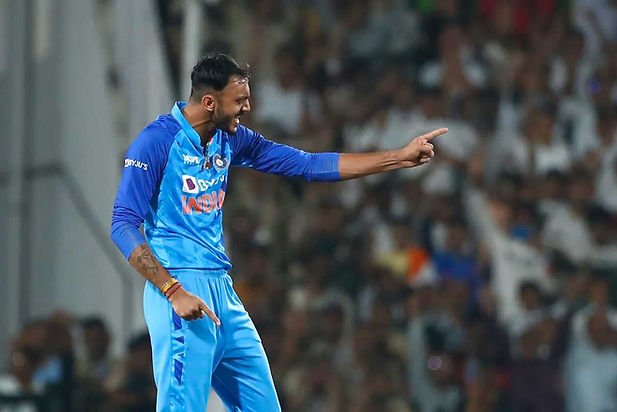 India vs Australia, 2nd T20I, Top Performances: Axar Patel continues his good form, took 2-13 against Australia in 2nd T20I_ Walking Wicket (Photo_ ©Getty Images)