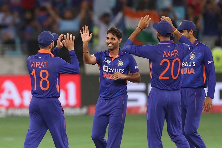 Bhuvneshwar Kumar leaking runs in death overs at an economy of 10 since 2020_ Walking Wicket (Photo_ ©AFP_Getty Images)
