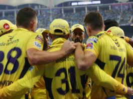 CSK lift the IPL trophy for the fourth time only MI have more trophies (Cricbuzz/Twitter)
