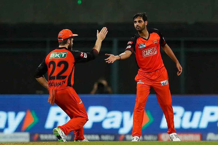 IPL 2022, MI vs SRH, Top Performances_ Bhuvneshwar Kumar bowled  a wicket and maiden 19th over against Mumbai Indians _ Walking Wicket (Images ©BCCI_IPL)