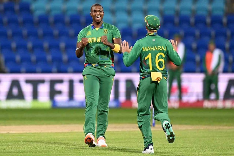 ICC Men's T20 World Cup 2022, Super 12, Group 2, South Africa vs Zimbabwe_ Lungi Ngidi took 2-20 against Zimbabwe; Zimbabwe, South Africa share point _ Walking Wicket (Photo_ ©Getty)
