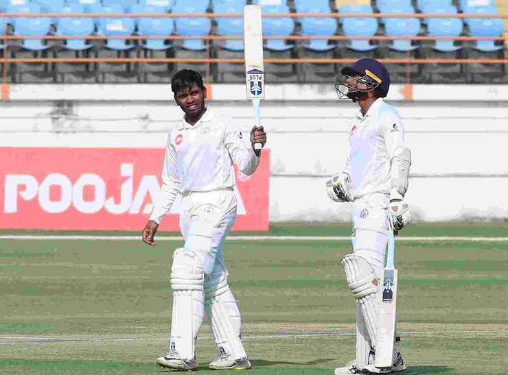 Ranji Trophy 2021-22 Round-up: Het Patel, Karan Patel centuries rescue Gujarat from precarious 90-5 (Image ©BCCI)