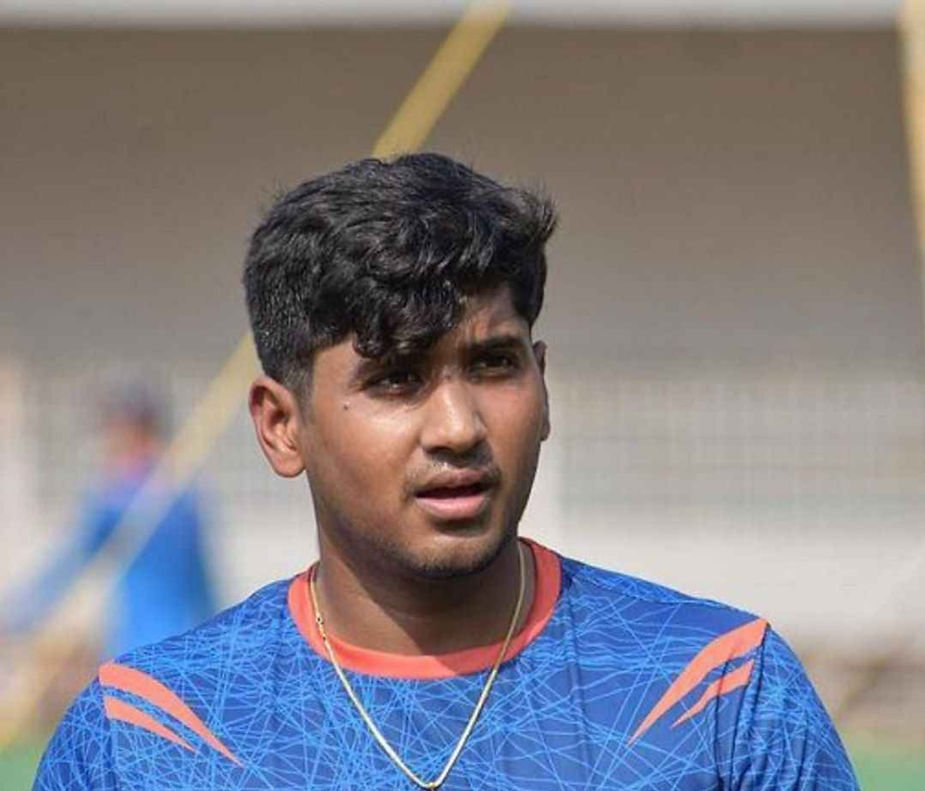 Yash Thakur was sold to Lucknow Super Giants for INR 45 lakhs in IPL 2023 Auction _Walking Wicket (Images ©Twitter)