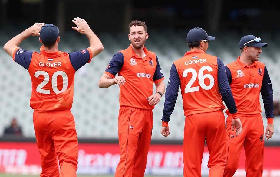 ICC Men's T20 WC 2022, Super 12, Group 2, Netherlands v Zimbabwe_ Paul van Meekeren's 3-29 helps Netherlands beat Zimbabwe_Walking Wicket (Source_ ©Sarah Reed_Getty Images)