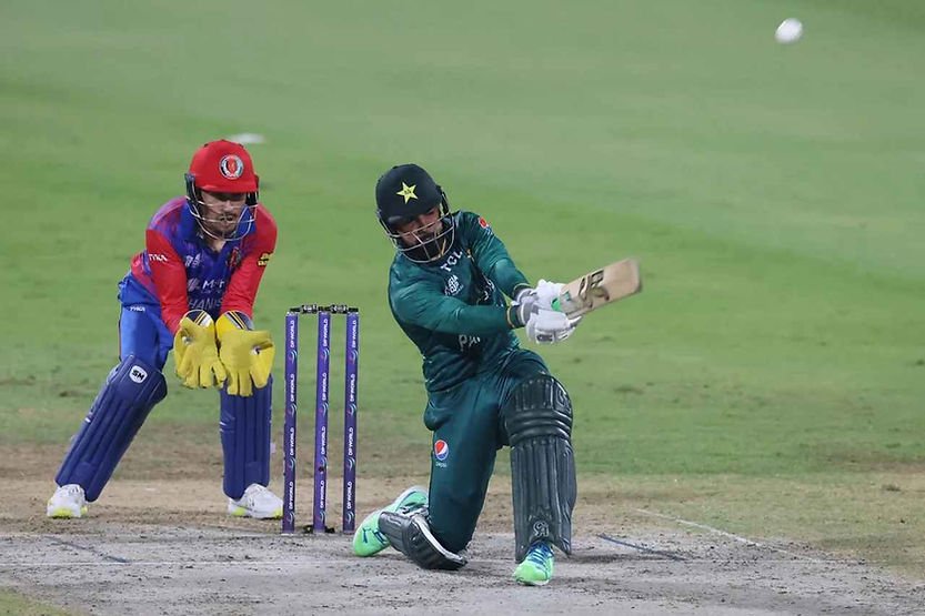 Asia Cup 2022, Super 4, Pakistan vs Afghanistan_ Shadab Khan's all-round show (36, 1_27) helps Pakistan beat Afghanistan in Super 4 game; Pakistan advances to  Asia Cup 2022 Final | Walking Wicket (Photo_ ©AFP_Getty Images)