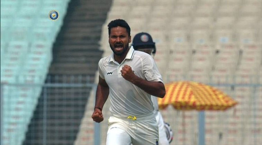 Ranji Trophy 2022-23_ Mukesh Kumar took 7 wickets against Baroda and helped Bengal win _ Walking Wicket (Images_ ©BCCI/Twitter)