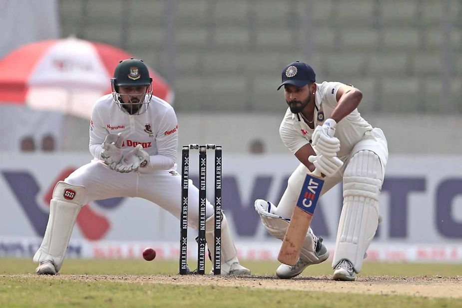 Bangladesh vs India, 2nd Test, Day 4, Top Performances_ Shreyas Iyer playing a shot during his 29-run innings; India beat Bangladesh _ Walking Wicket (Source_ ©Associated Press)