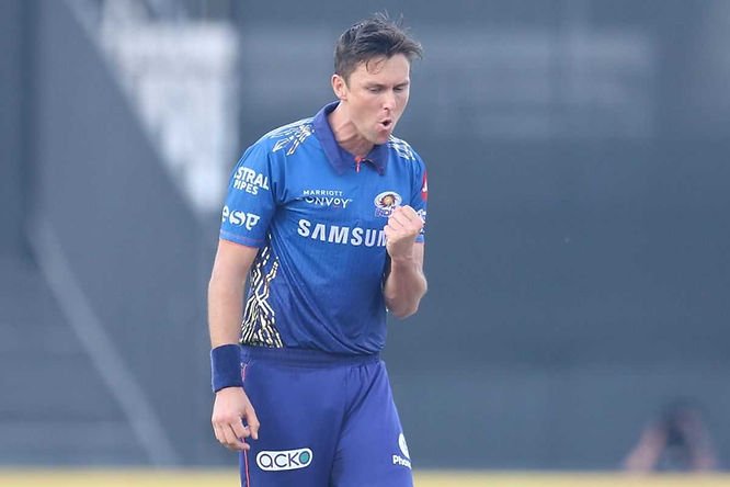 IPL 2022 - Top 5 Overseas Bowlers Franchises Would Target in IPL 2022 Mega Auction. Trent Boult with new ball is amongst the top bowlers in the world.